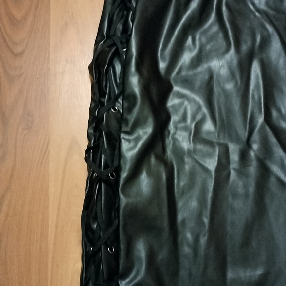 Sexy Faux Leather Mini Skirt - Picture 2 of 4